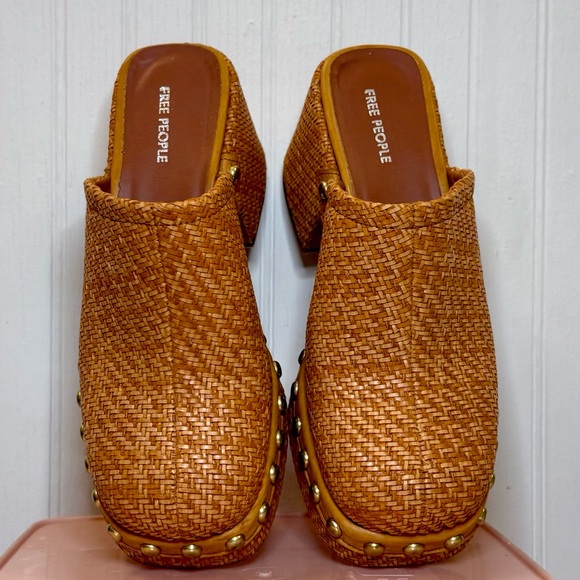 FREE PEOPLE Rori Woven Leather Platform Clog in Tan with Gold-Tone Studs - Picture 5 of 7